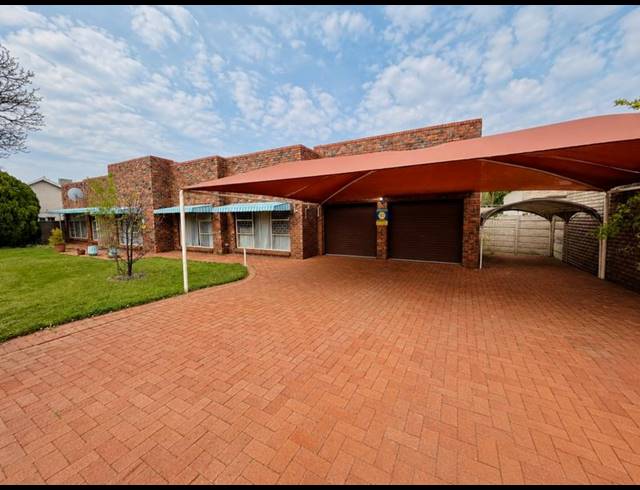 4 BEDROOM HOUSE FOR SALE IN PELLISSIER